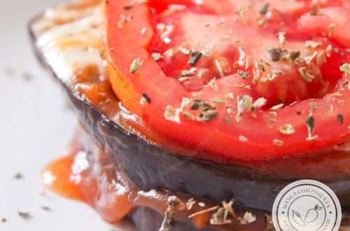 Berinjela Grelhada com Molho de Tomate e Queijo - uma delícia para o almoço da semana!