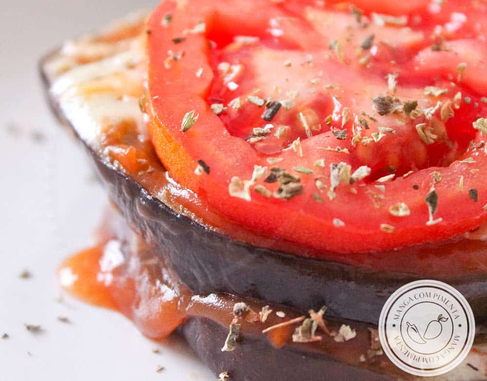 Berinjela Grelhada com Molho de Tomate e Queijo – Um prato delicioso para o almoço da semana
