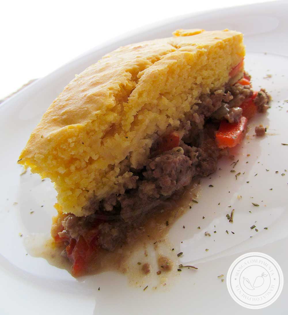 Receita de Torta de Carne Moída com Massa de Fubá - um prato delicioso para lanchar ou almoçar!
