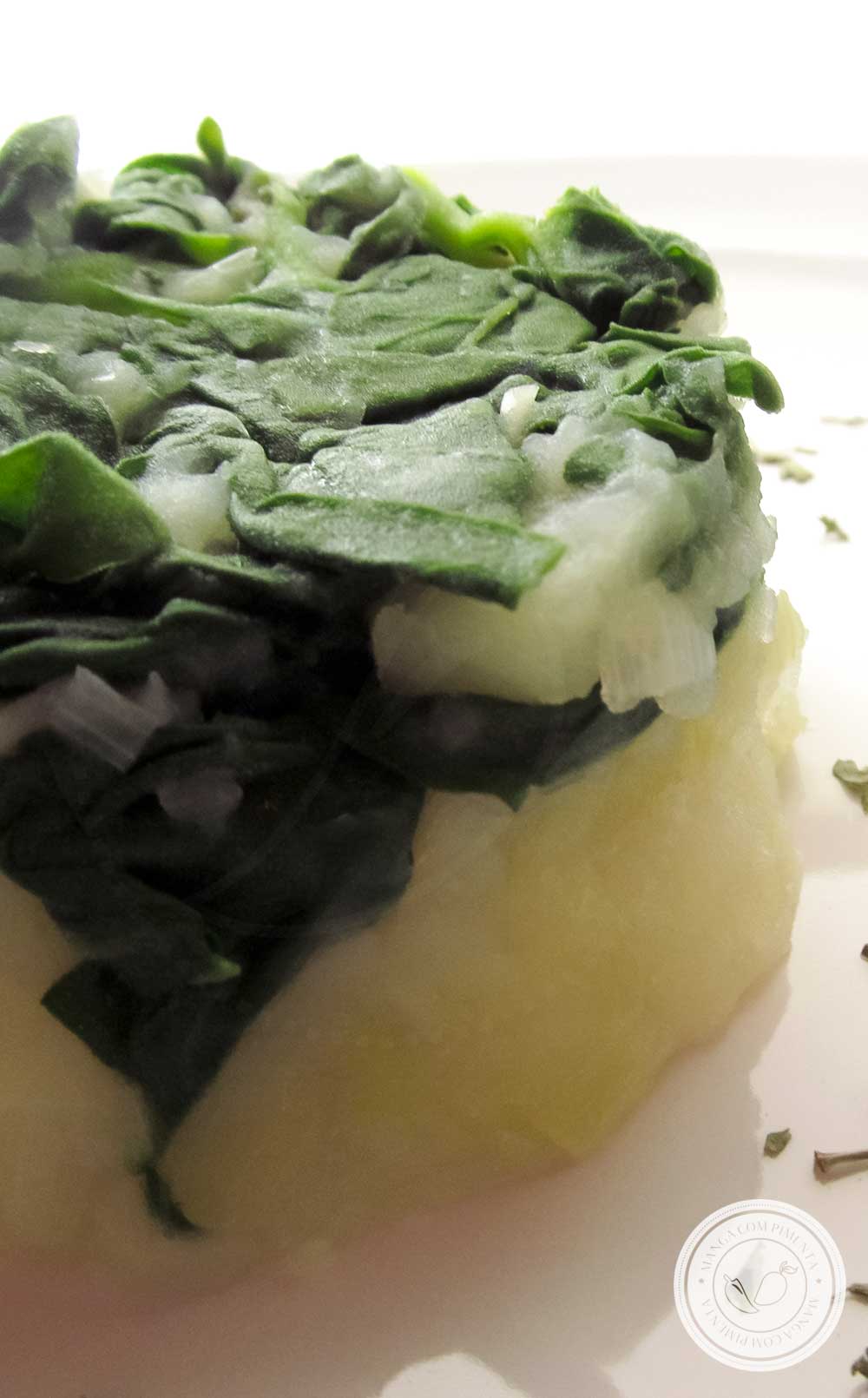 Receita de Batata com Espinafre e Alho-poró - um prato vegetariano para o almoço da semana.