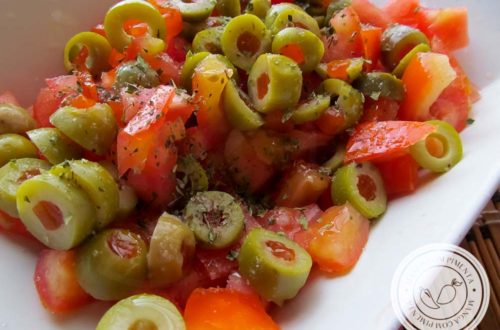 Salada de Tomate e Azeitona - para um almoço delicioso em dias quentes!
