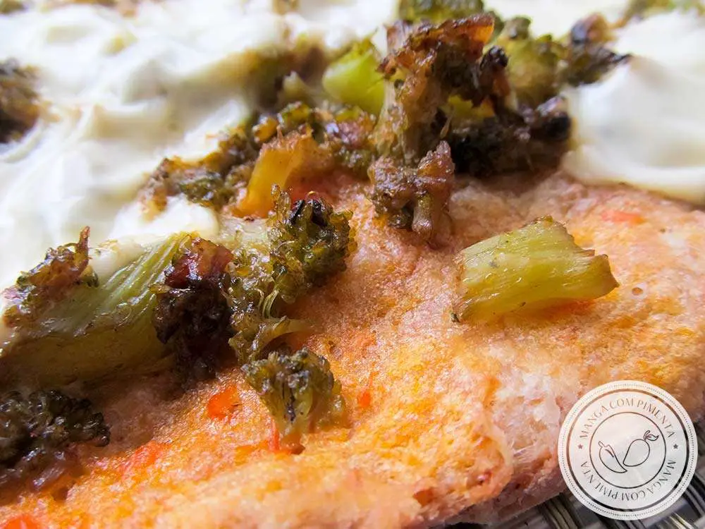 Pizza Integral de Brócolis e Requeijão - lanche nutritivo para o final de semana!