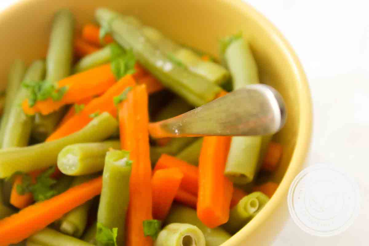 Receita de Salada de Vagem com Cenoura - sirva no almoço ou jantar.