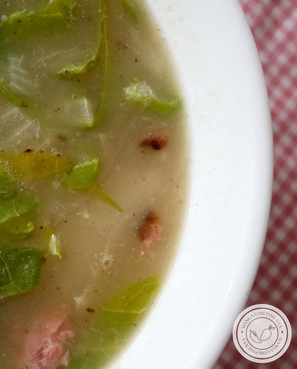 Caldo de Mandioca com Couve e Linguiça - uma sopa deliciosa para fazer no inverno e para festa junina!
