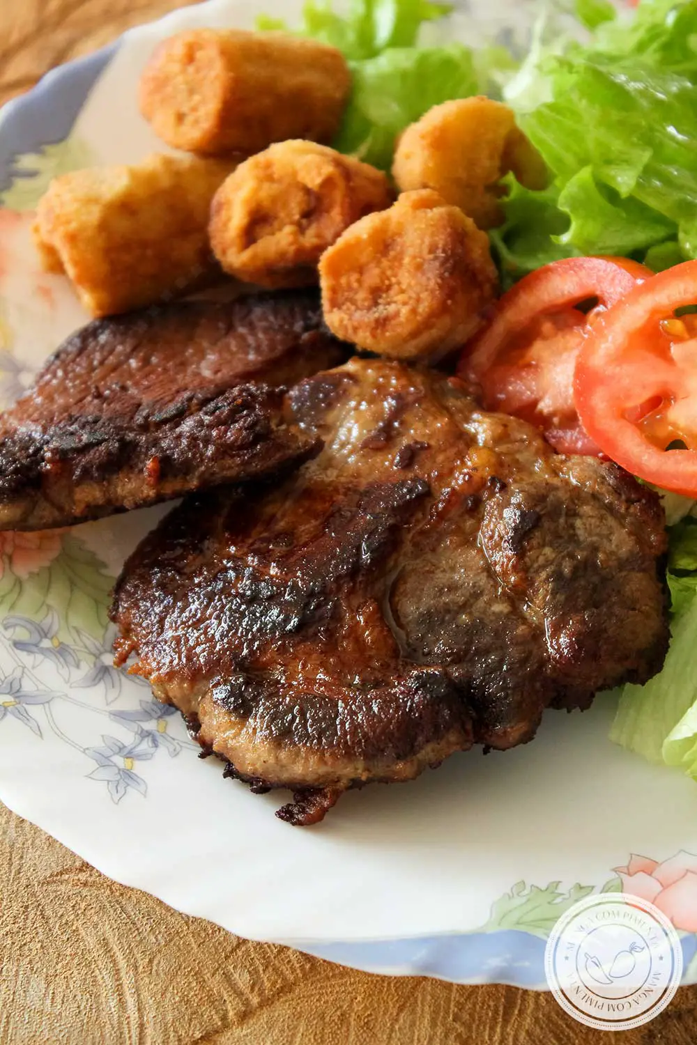 Receita de Bisteca de Porco Frita e Saborosa - para um almoço delicioso e clássico com a família!