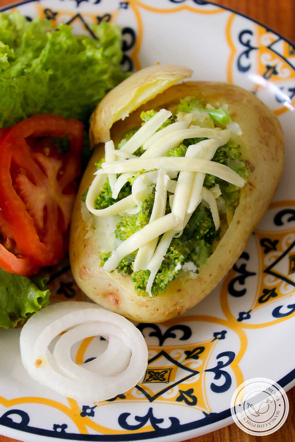 Receita de Batata Assada Recheada com Brócolis - para um almoço leve e gostoso!