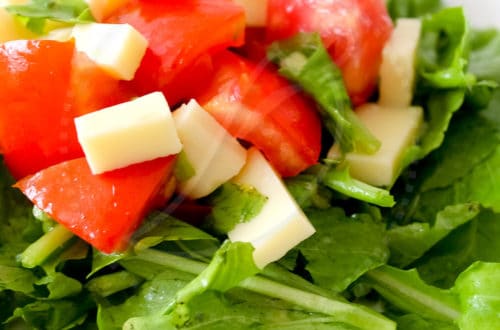 Salada de Rúcula com Tomate e Queijo {Receitas do Bem}