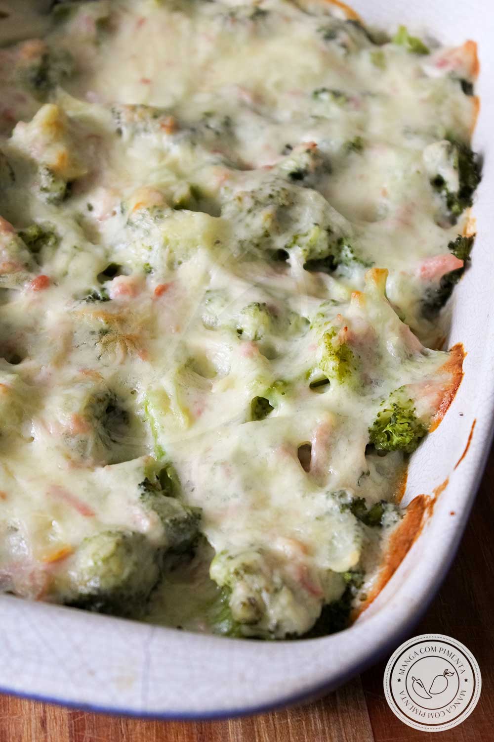 Receita de Brócolis com Queijo Gratinado, um prato delicioso e fácil de fazer para o almoço da semana!