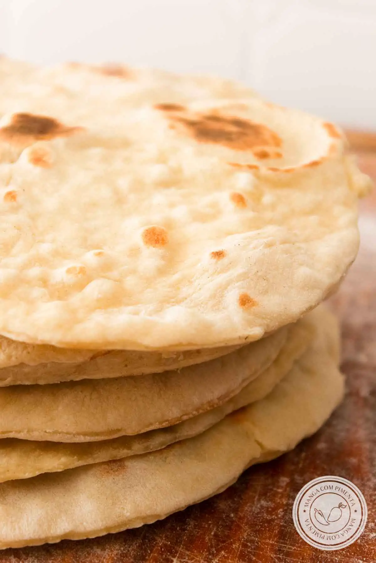 Receita de Pão Pita - também conhecido como Pão Sírio ou Árabe, perfeito para um jantar temático.