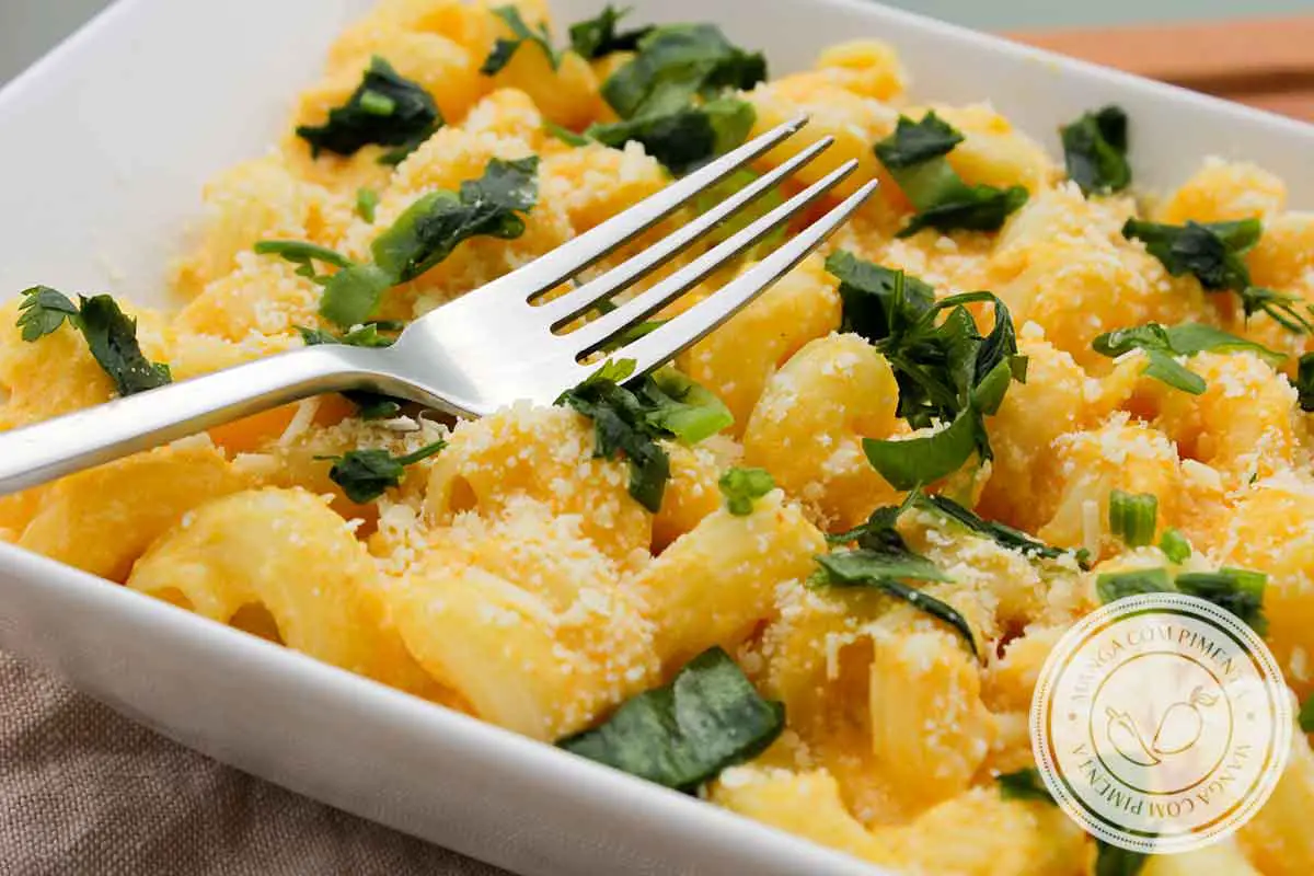 Receita de Macarrão com Queijo Americano | Macaroni and Cheese - um prato delicioso para preparar em casa.