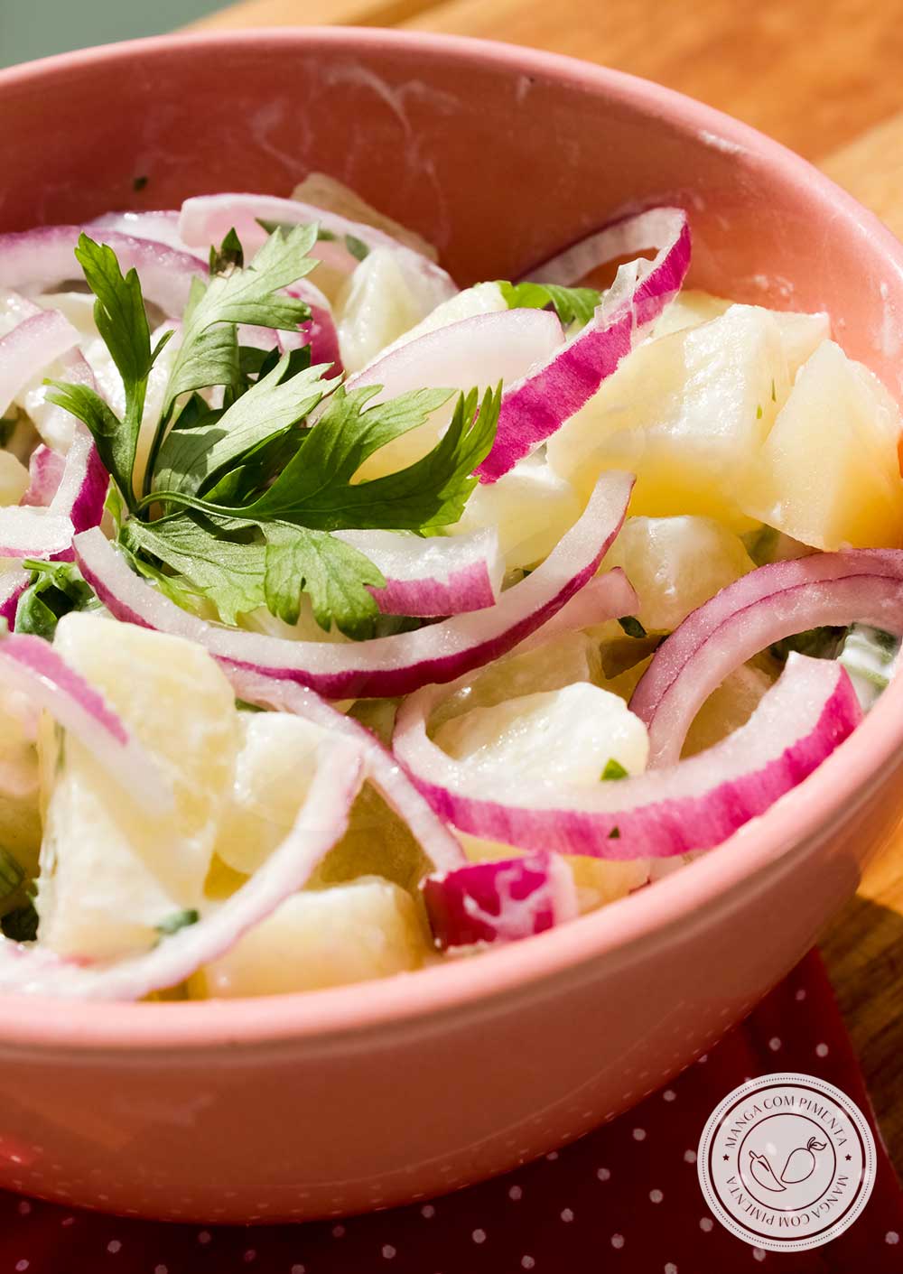 Receita de Salada de Batata Parisiense com Iogurte - um prato delicioso para servir no churrasco com a família. 