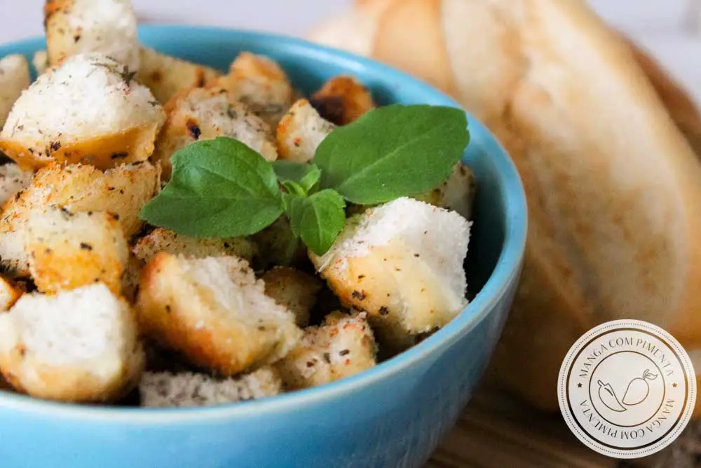 Receita de Croutons Caseiros - para colocar nas sopas ou em saladas ou servir como petiscos.