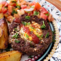 Receita de Hambúrguer Recheado com Ovo - para um almoço rápido ou para lanche prático e delicioso!