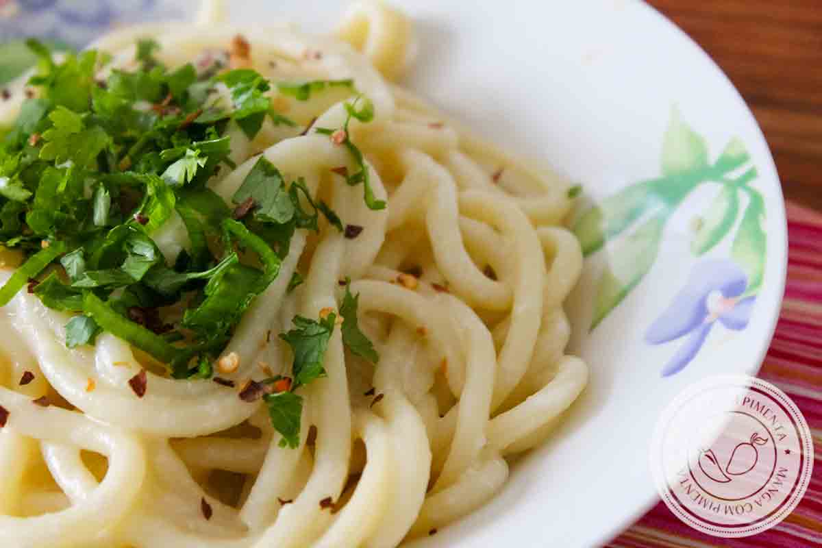 Receita de Espaguete com molho de Queijo Mussarela - prepare um delicioso prato para o almoço ou jantar!