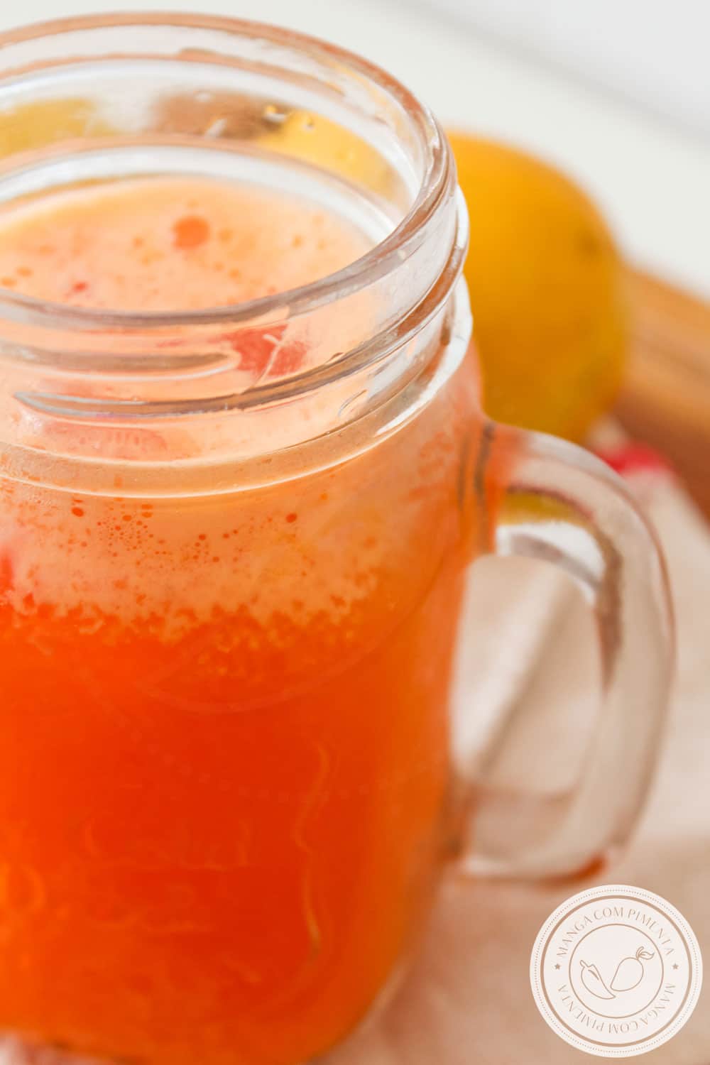 Suco de Laranja com Cenoura e Gengibre - Bebida nutritiva para matar a sede nesse verão.