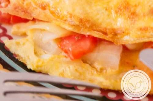 Omelete recheado com Queijo, Cebola e Tomate - Almoço express para quem não tem tempo!