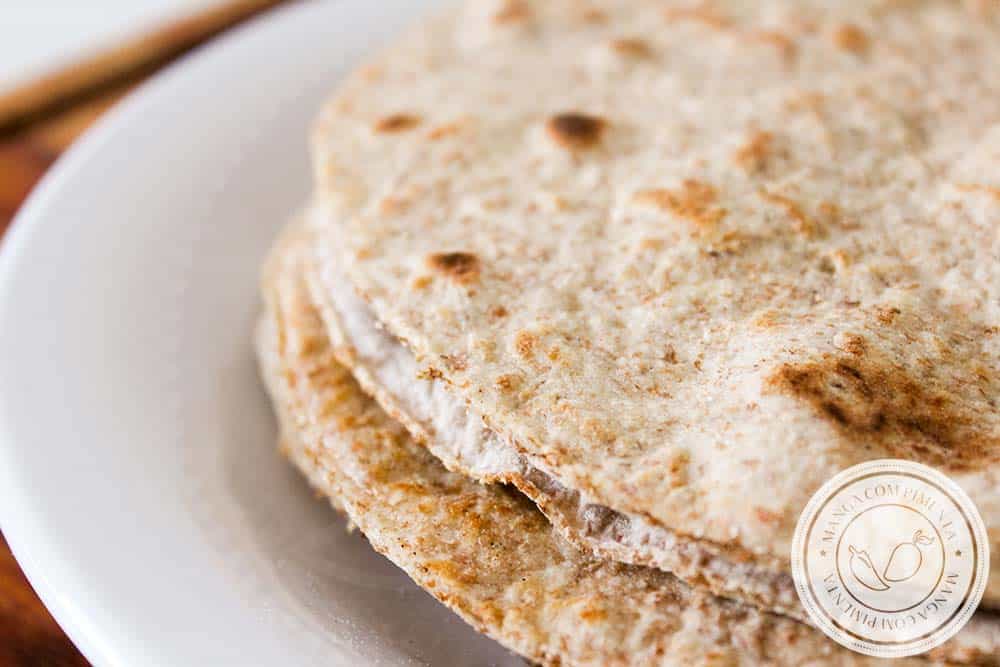 Pão Piadina com Farinha Integral - um delicioso pão com farinha integral feito na frigideira!