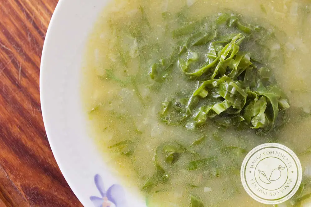 Sopa de Fubá com Couve - um delicioso prato para esquentar o corpo nos dias frios!