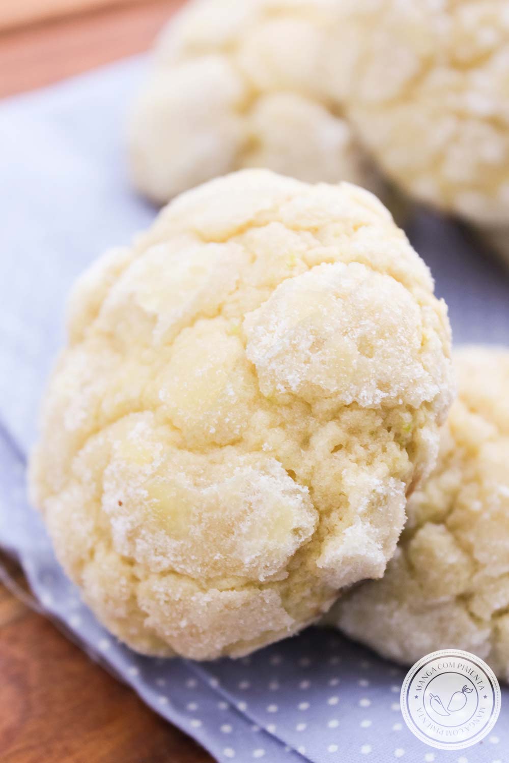 Crinkle Cookies de Limão - um delicioso biscoito para servir no chá da tarde com os amigos!