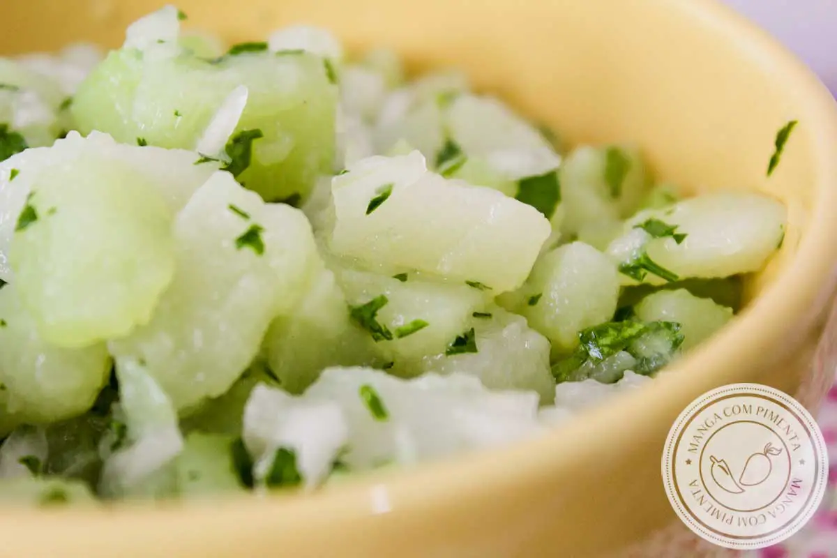 Salada de Chuchu - veja como é fácil de fazer, um prato nutritivo para as refeições do dia a dia!