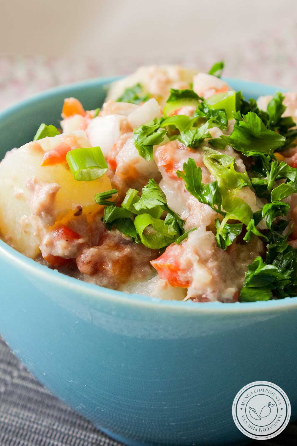 Receita de Salada de Atum com Batata e Tomate - um prato refrescante para o almoço ou jantar!