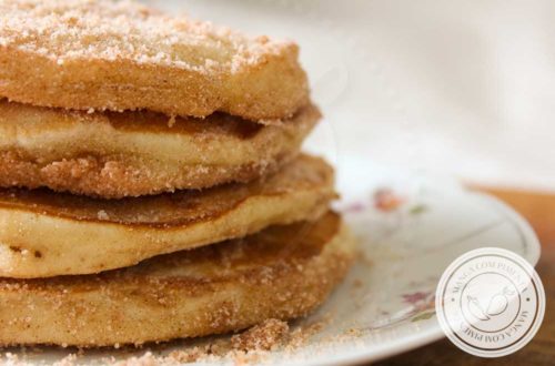 Receita de Panquecas Fofas de Canela - um prato doce delicioso para o café da manhã!