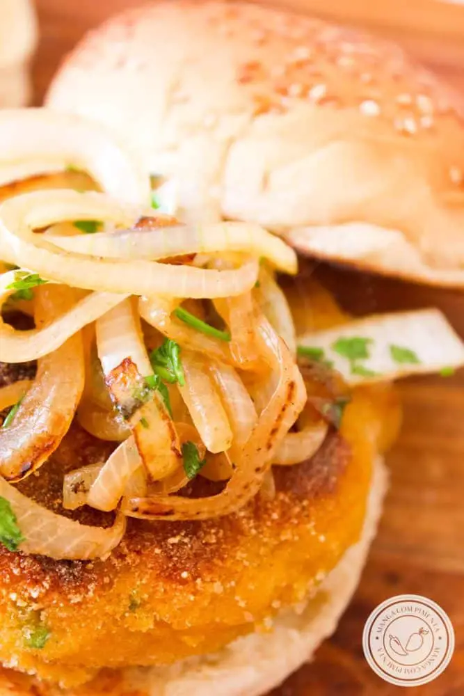 Receita de Hambúrguer de Abóbora - um prato vegetariano para lanchar nesse final de semana com a família e os amigos!