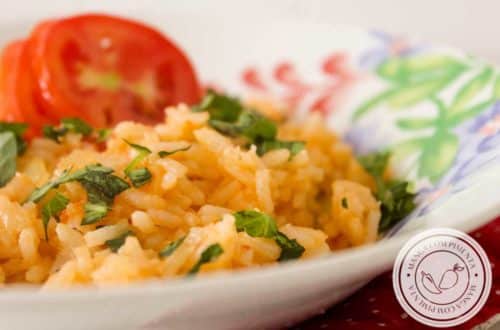 Receita de Arroz de Tomate com Manjericão - um prato simples e delicioso para fazer em casa para a família!