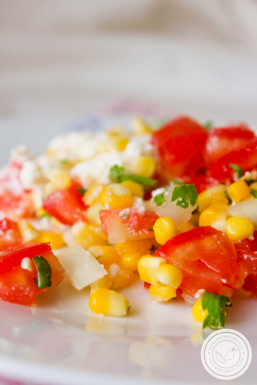 Receita de Salada de Milho com Tomate e Ricota - para o almoço em um dia quente de verão!