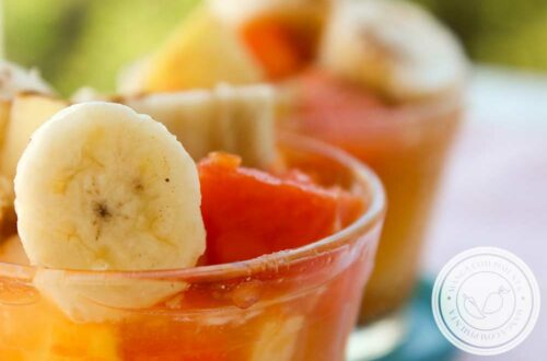 Receita de Salada de Frutas com Suco de Laranja - uma sobremesa deliciosa para servir a família no verão.