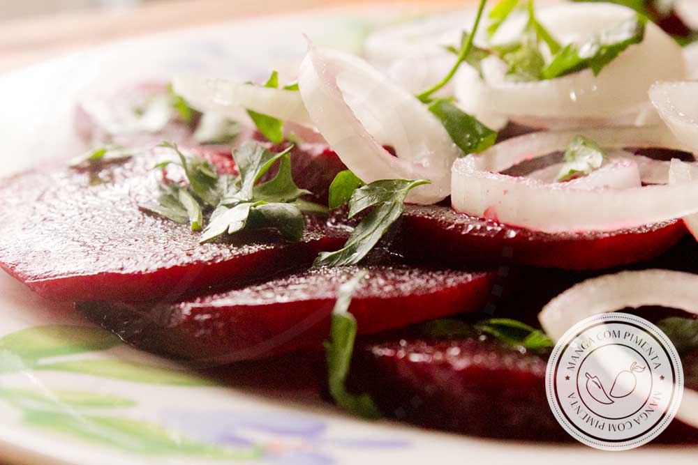 Receita de Salada de Beterraba Cozida - um prato nutritivo para o almoço da semana neste inverno!