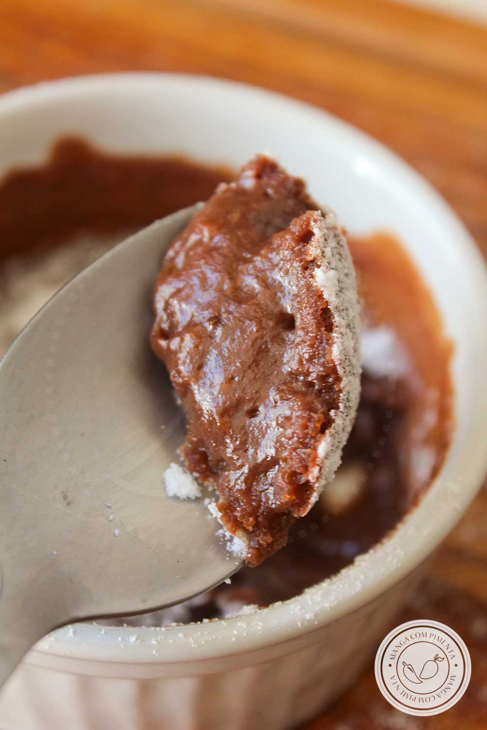 Receita de Brownie de Caneca de Micro-ondas - uma sobremesa vapt-vupt para quem está com vontade de comer um docinho.