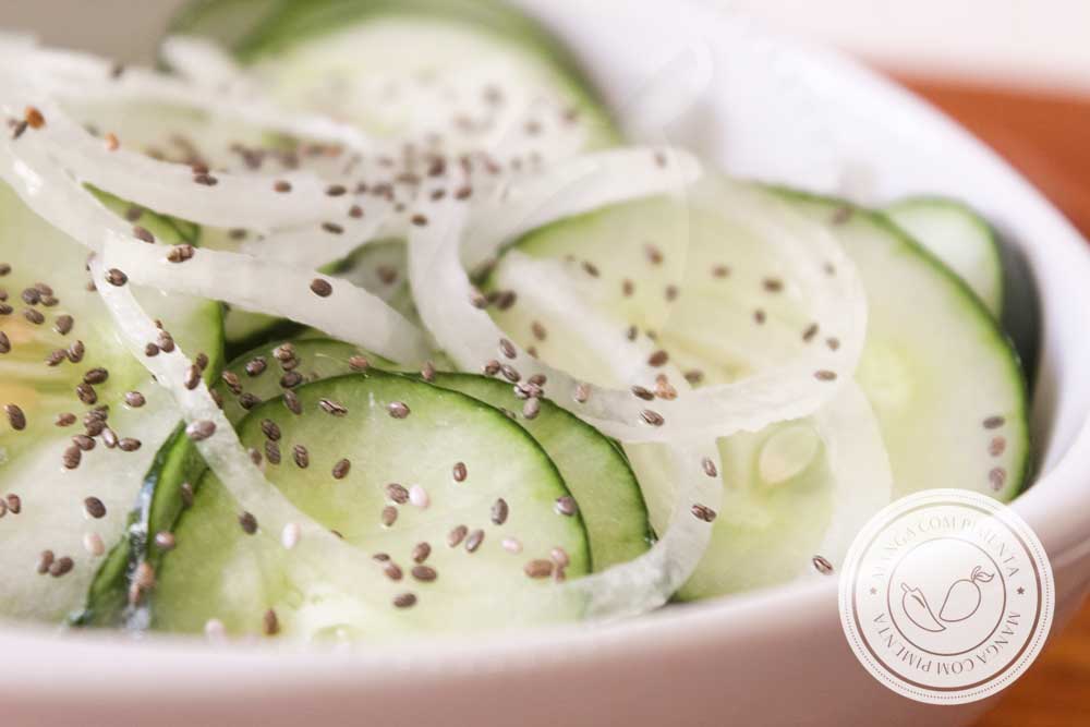 Receita de Salada de Pepino Agridoce - para deixar o almoço da família mais gostoso.