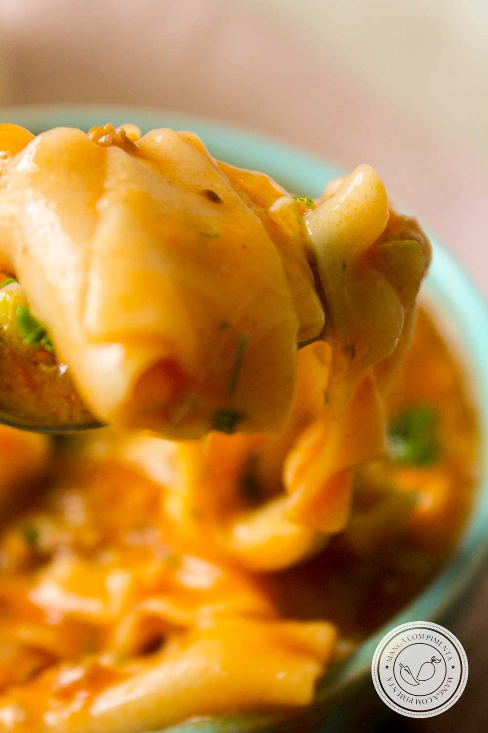 Receita de Sopa de Lasanha - aproveite os dias frios para preparar um prato quentinho, fácil e delicioso para o jantar!