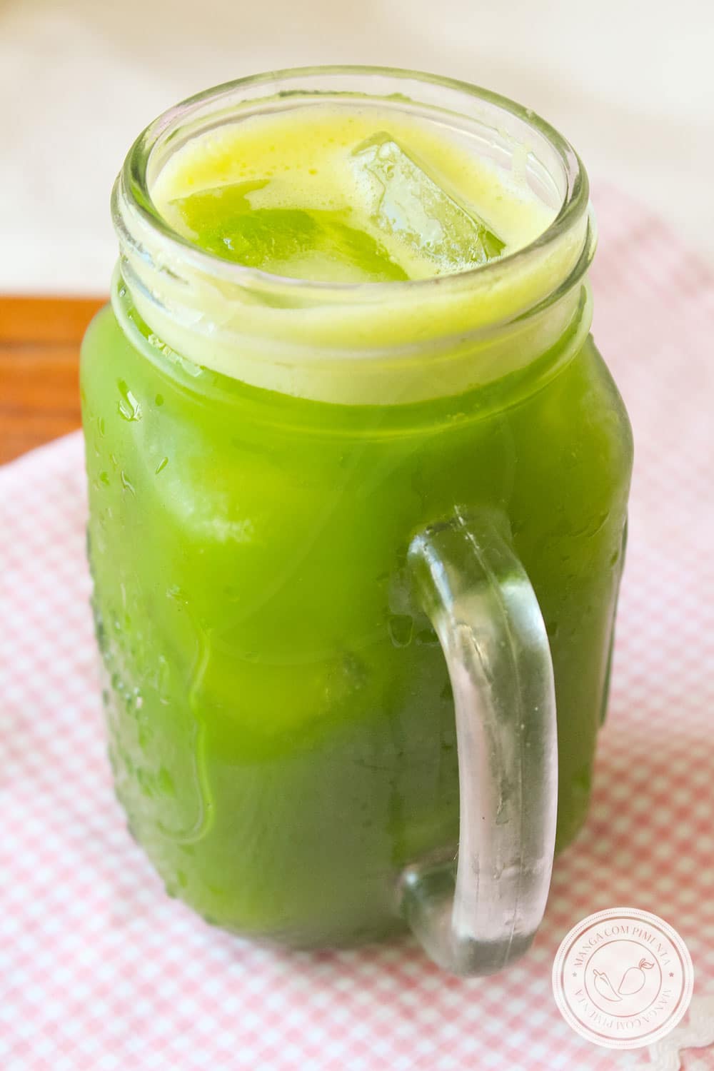Receita de Suco Verde Tradicional - prepare uma deliciosa bebida para o café da manhã, cheia de nutrientes!