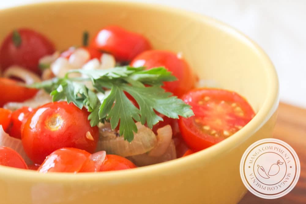 Receita de Salada de Tomate Cereja à Provençal - prepare esse prato simples e delicioso para as Festas de Final de Ano!