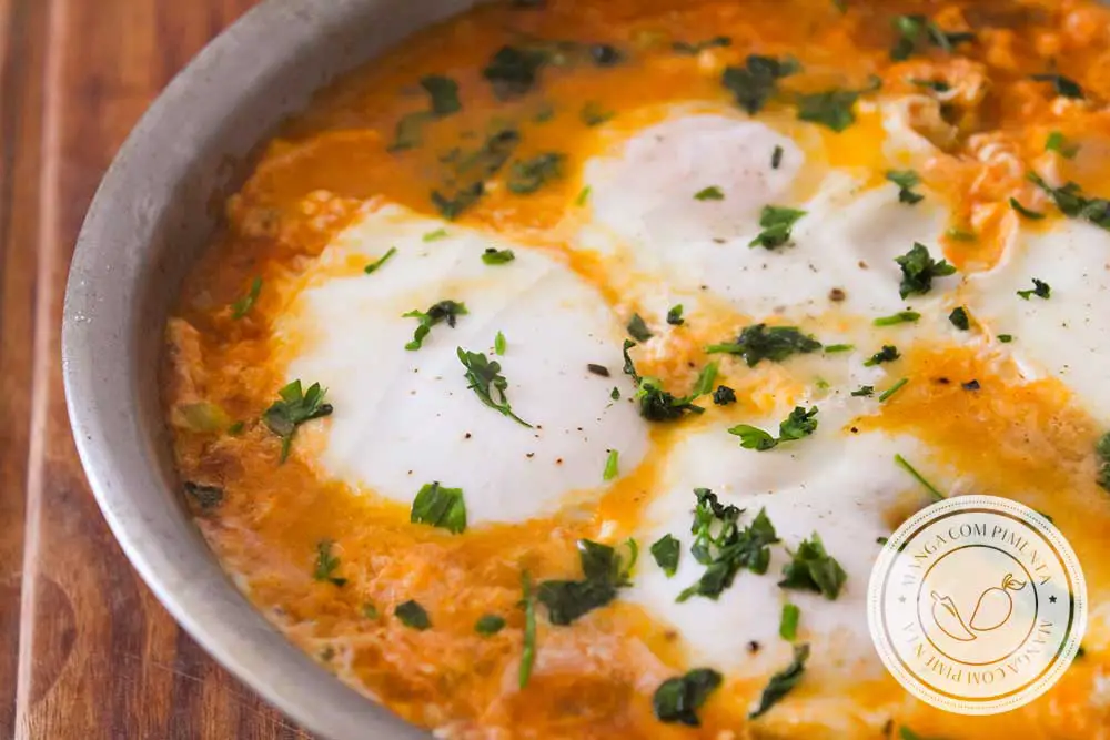 Confira 20 Receitas com Ovos para fazer agora: Ovos Cozidos em Molho de Tomate - prepare para o almoço da semana!