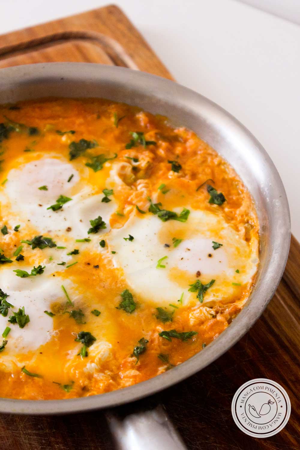 Receita de Ovos Cozidos em Molho de Tomate | Shakshuka - prepare para o almoço ou lanche da da semana!