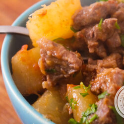 Receita de Acém Atolado | Carne de Segunda com Mandioca - prepare um prato nutritivo para a sua família em dias frios. 