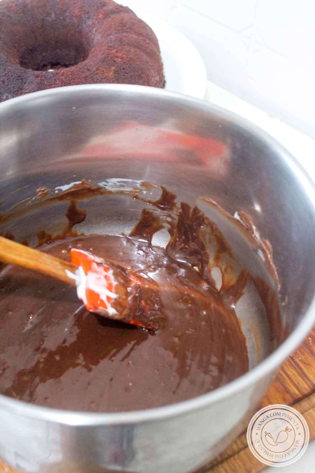 Receita de Ganache de Chocolate para Bolo e afins - um clássico da cozinha francesa.