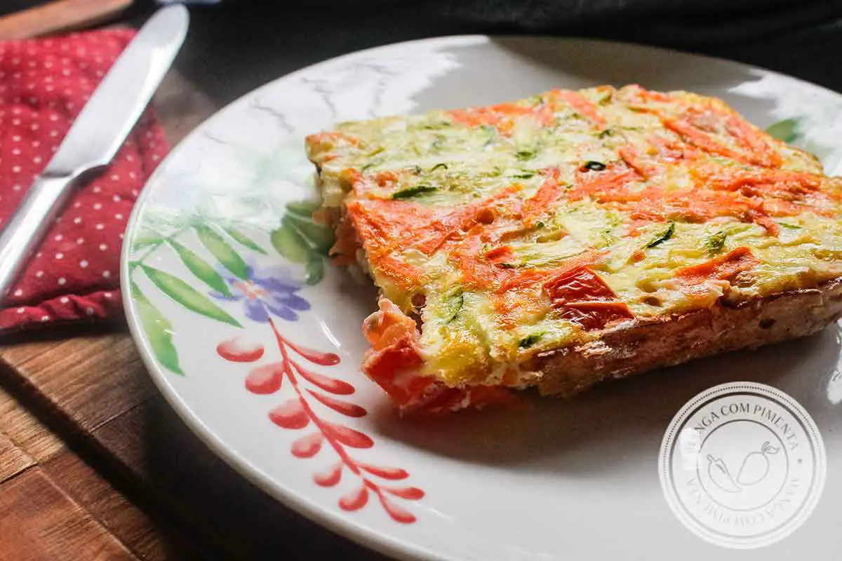 Receita de Omelete de Forno com Legumes Fácil - prepare um almoço rápido e delicioso com esse omelete assado no forno.
