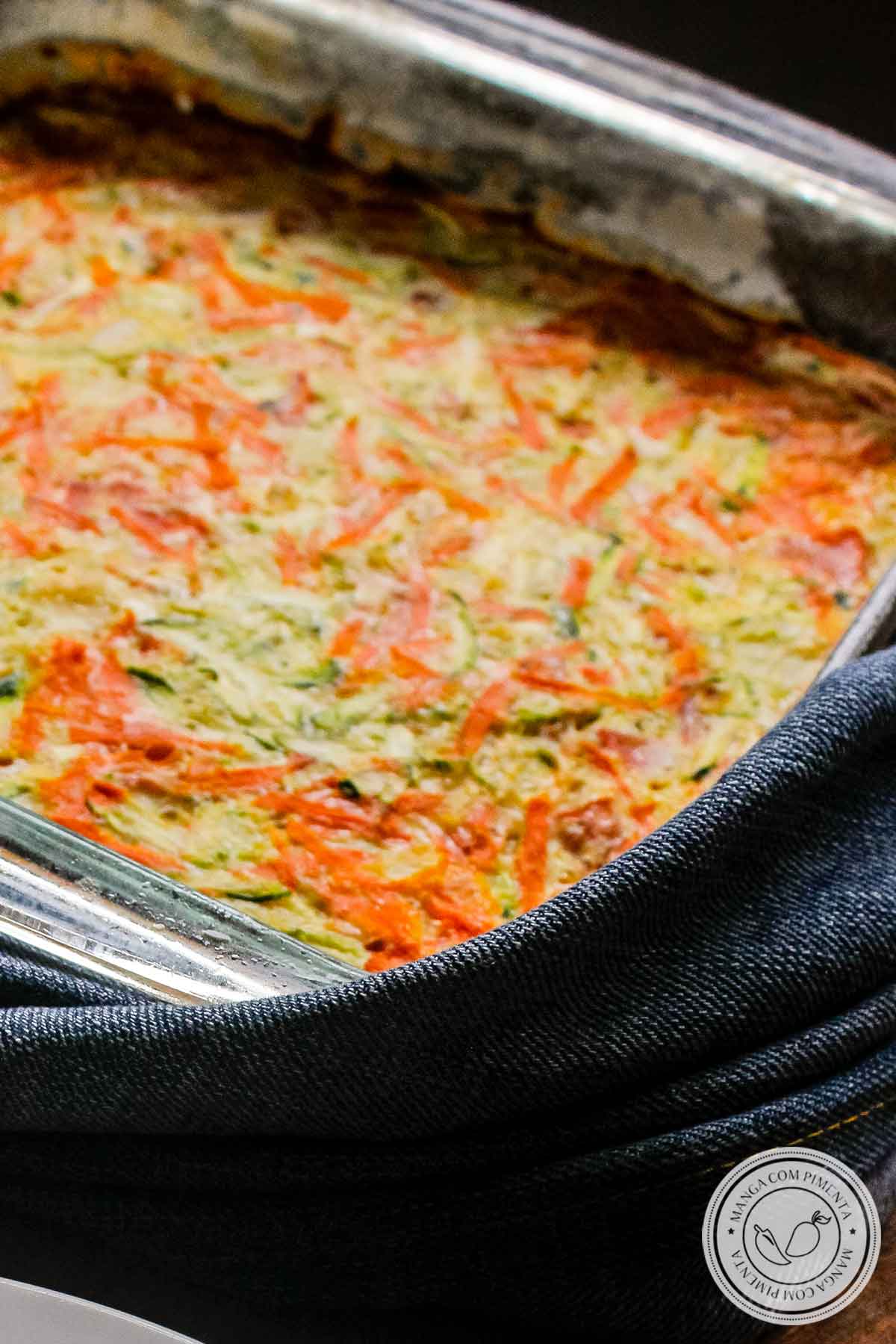 Receita de Omelete de Forno com Legumes Fácil - prepare um almoço rápido e delicioso com esse omelete assado no forno.