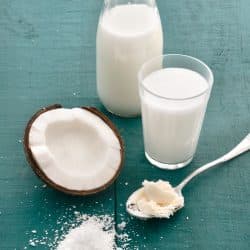3 receitas de leite de coco caseiro