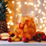Clericot com vinho branco e frutas para as festas de fim de ano